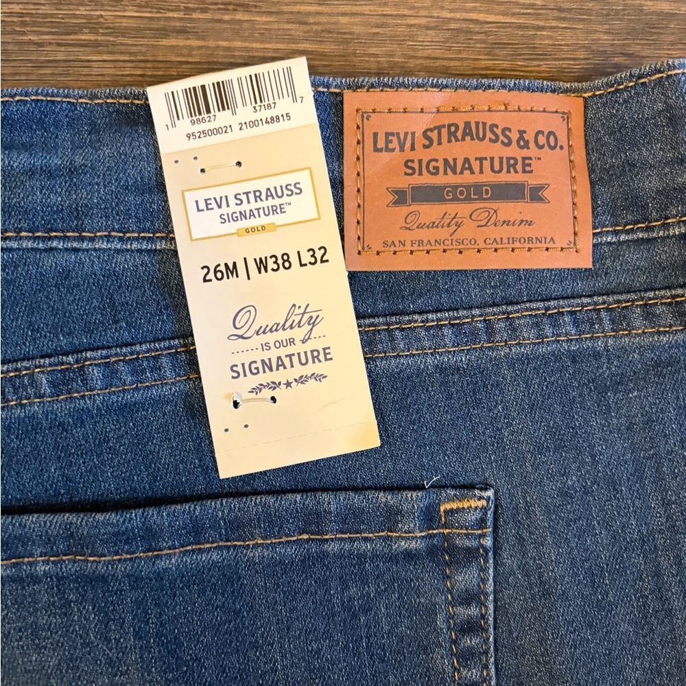 NWT Levi Strauss Signature Gold Women's Mid Rise Bootcut Plus Size 26M Jeans - Picture 6 of 6